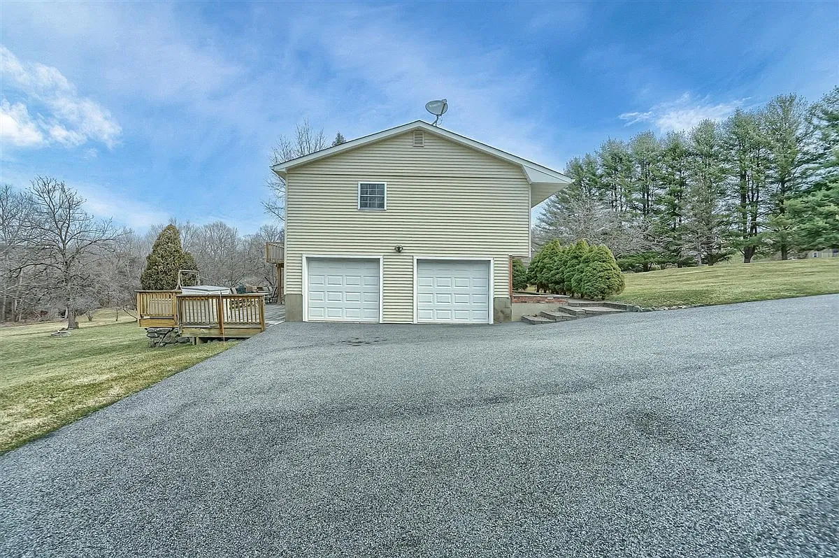 3 bed, 1584 sqft, $3,100 — Photo 4