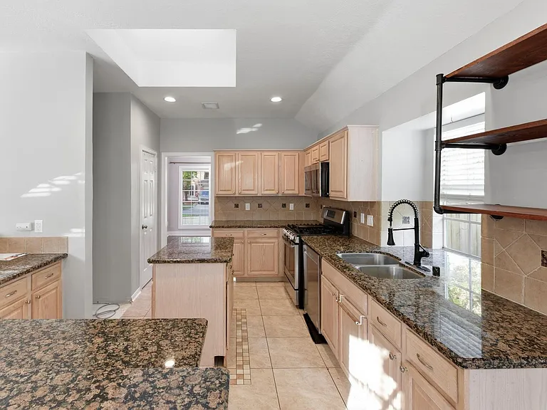 1813 Oak Wood Dr E — Photo 20