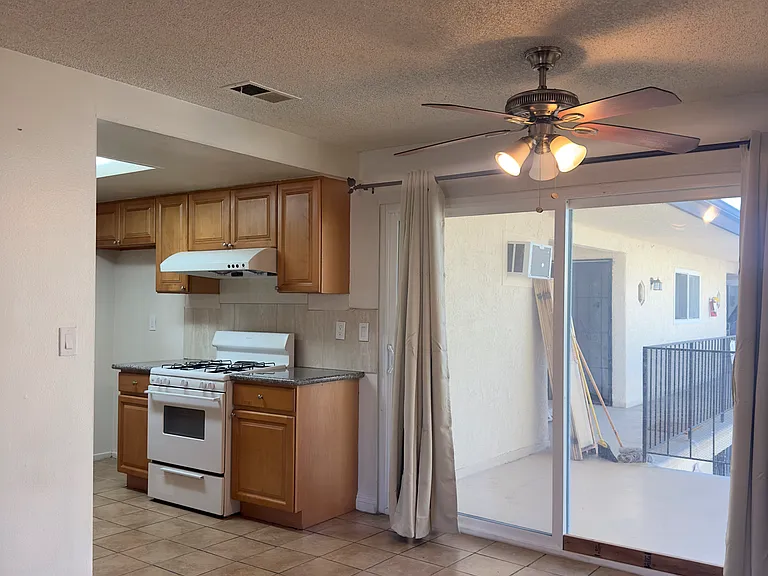 415 Pomelo Ave #F — Photo 5