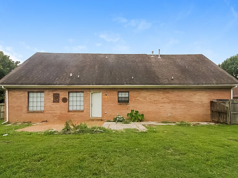 803 Carianne Cv — Photo 16
