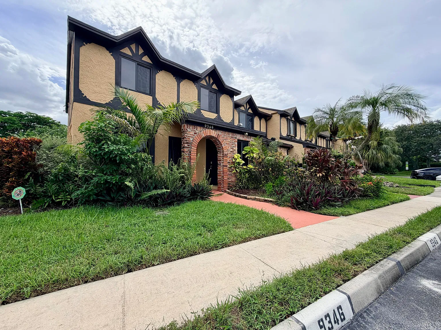 3 bed, 2.5 bath, 1612 sqft, $3,800 — Photo 3