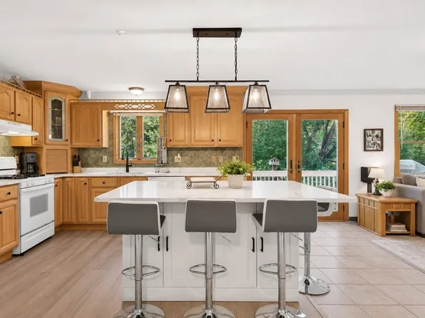 279 Sprague St, Dedham, MA 02026