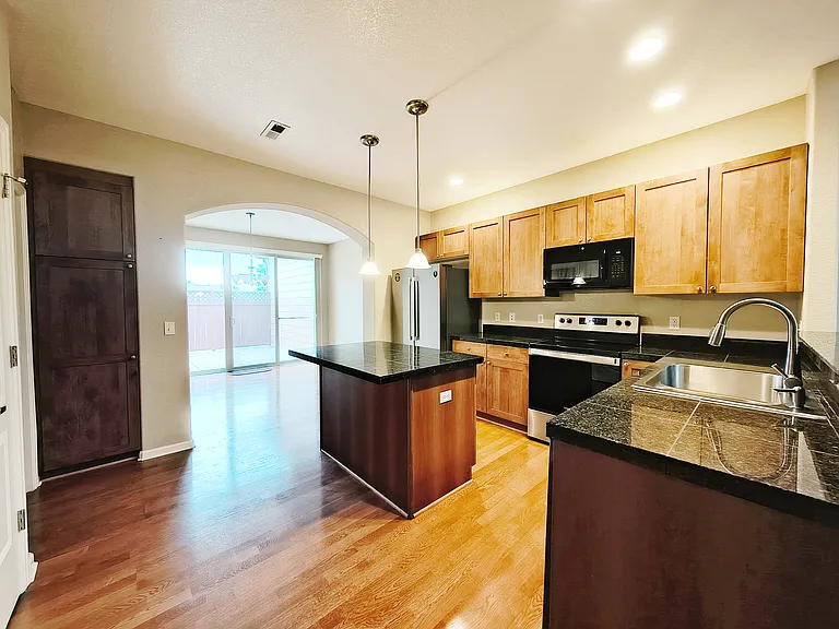 8555 Gold Peak Dr #F — Photo 21