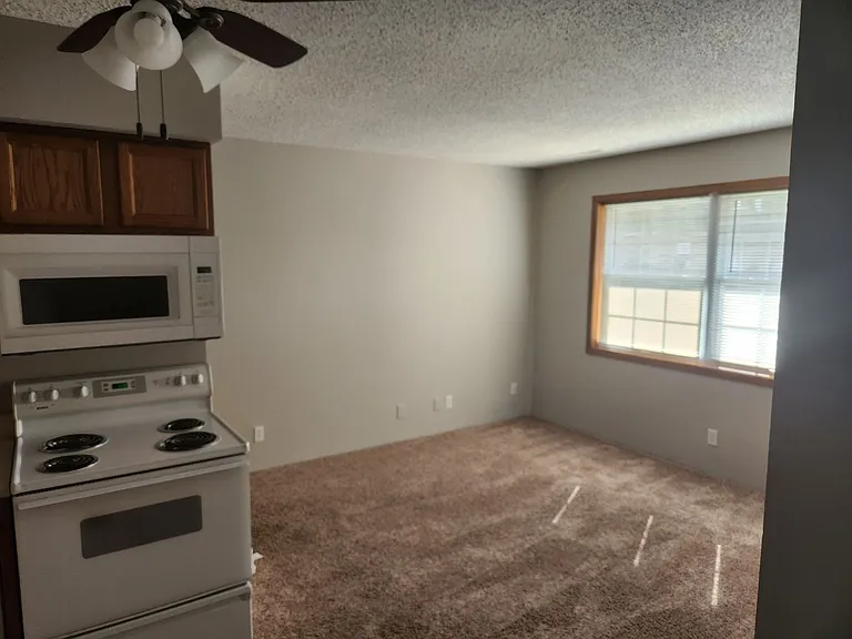 Pleasant Court Apartments — Photo 38