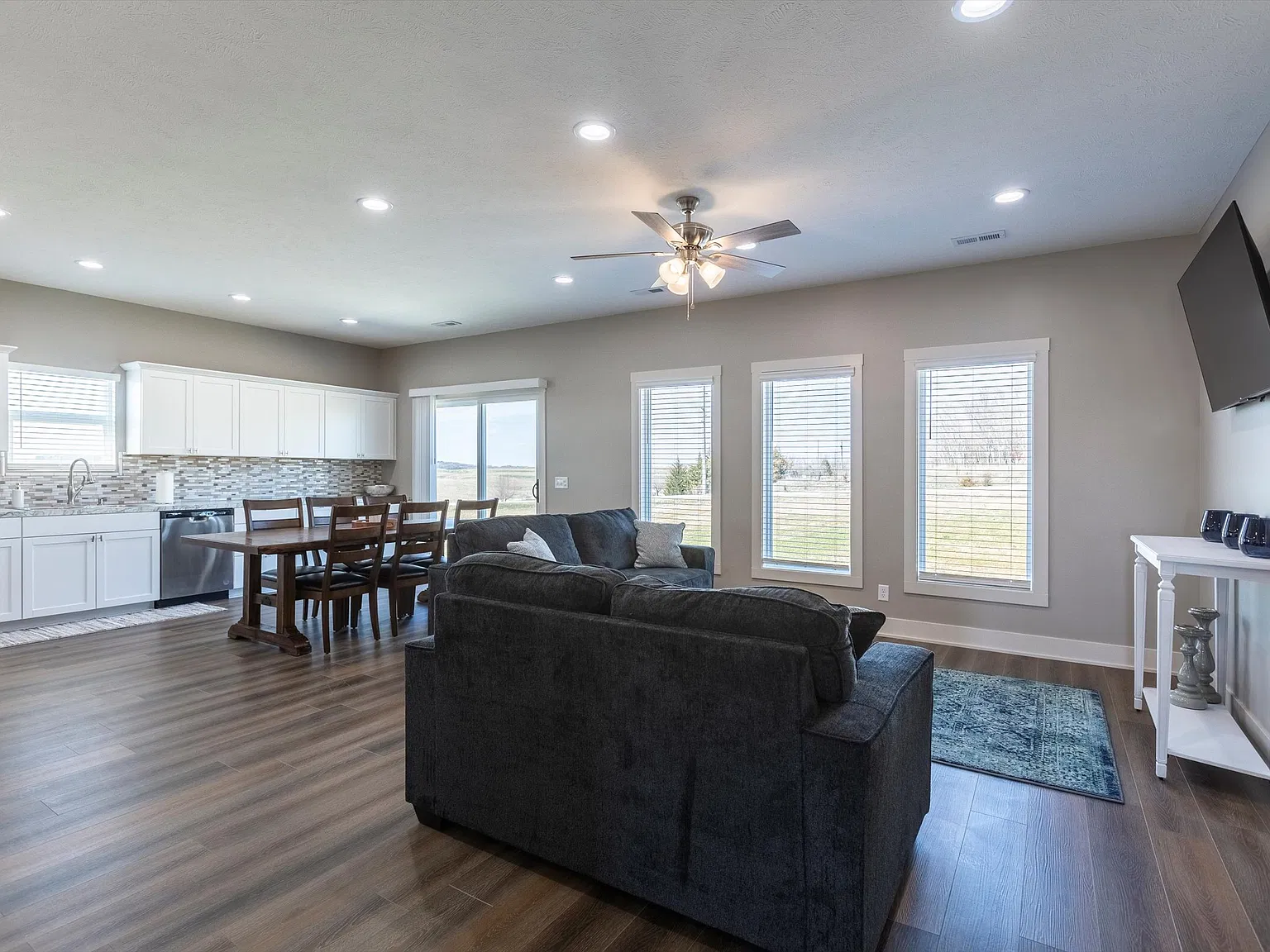 2 bed, 1497 sqft, $2,900 — Photo 2