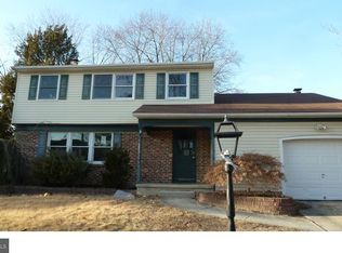 24 Spinning Wheel Ln, Clementon, NJ 08021