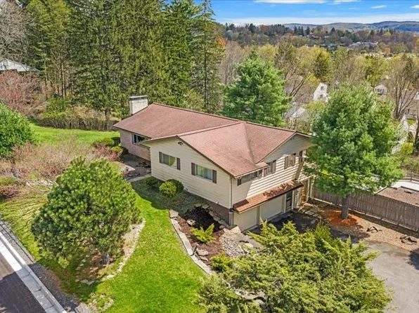 3628 Pheasant Ln, Endwell, NY 13760