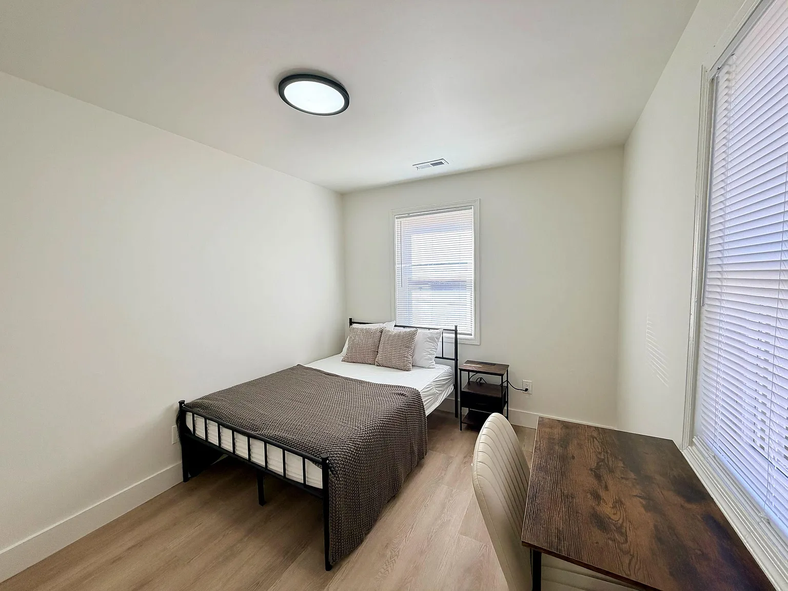 4 bed, 2.0 bath, 1521 sqft, $810 — Photo 2