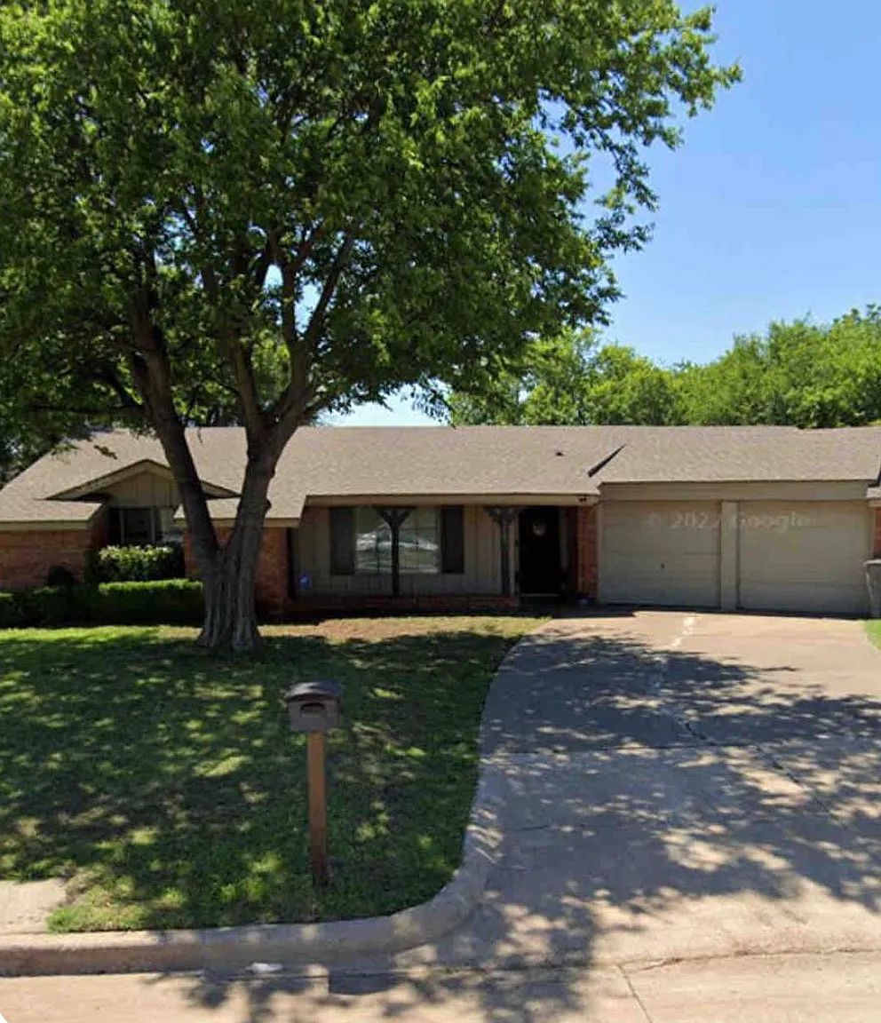 723 SE Sullivan Dr — Photo 1