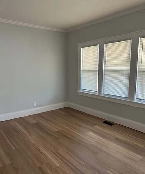 1084 Norton St — Photo 3