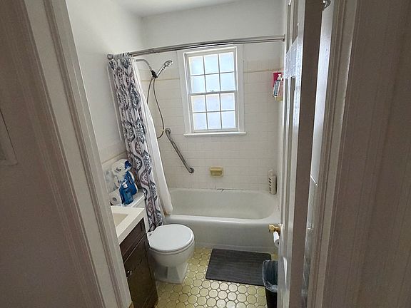 4th image of 21 Nursery Rd Unit 1