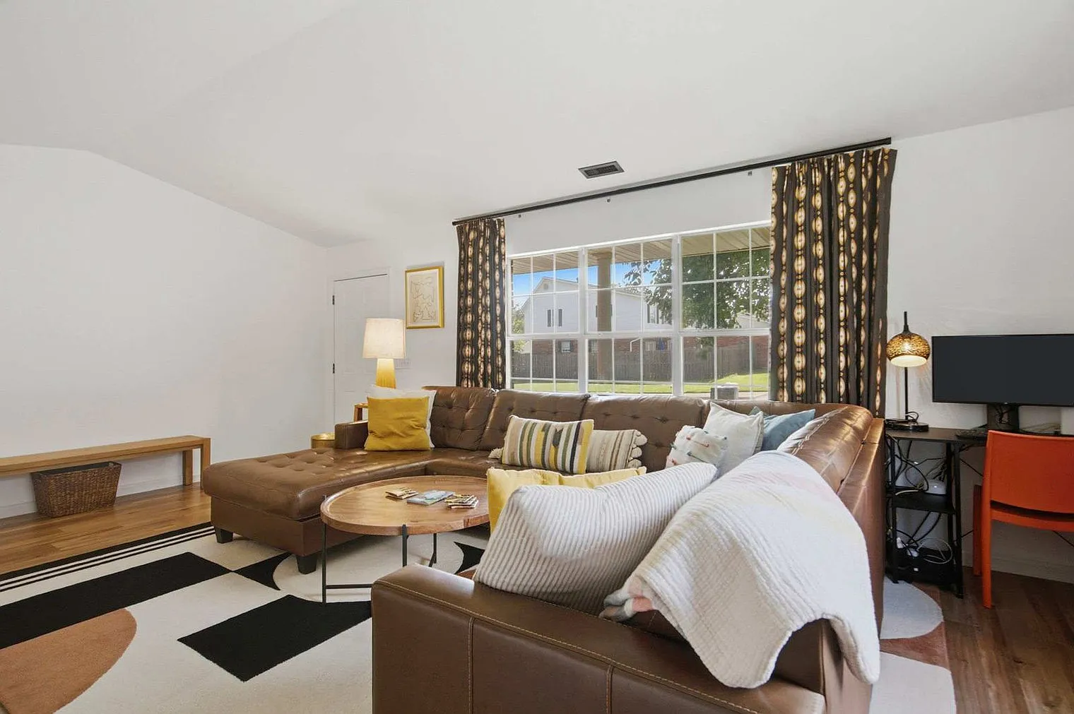 2 bed, 2.0 bath, $4,993 — Photo 2
