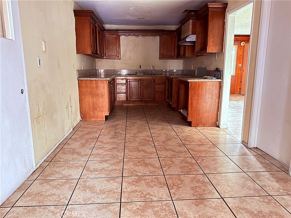 2nd image of 2570 Camphor Pl