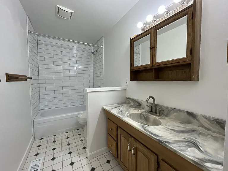 687 SE Barnes Ave — Photo 26