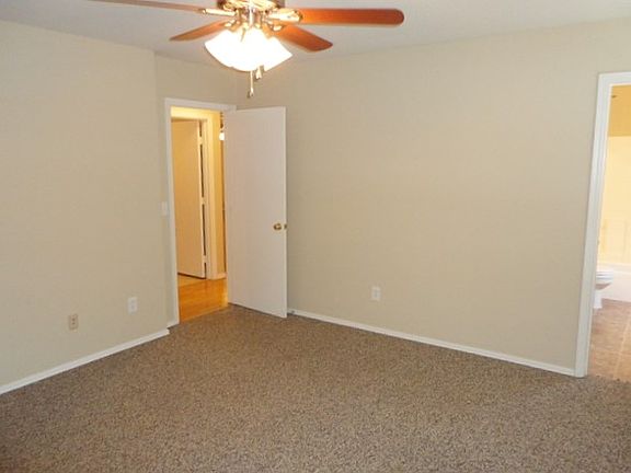 5th image of 2402 E Palm Beach Dr
