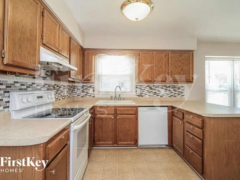 7089 Avenbury Cir — Photo 8