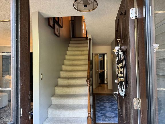 2nd image of 2384 Lee St