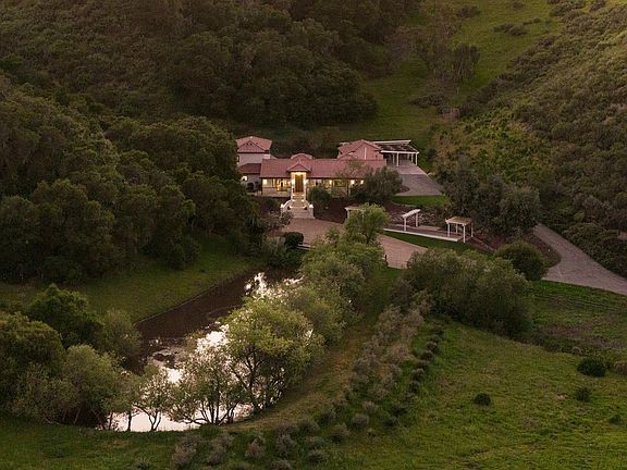 3rd image of 372 Corral De Tierra Rd