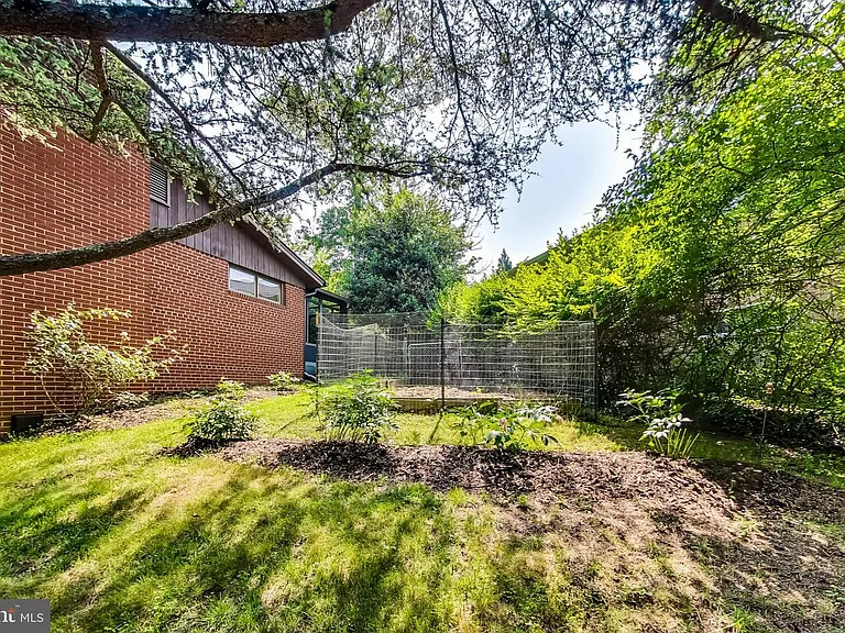6515 E Halbert Rd — Photo 33