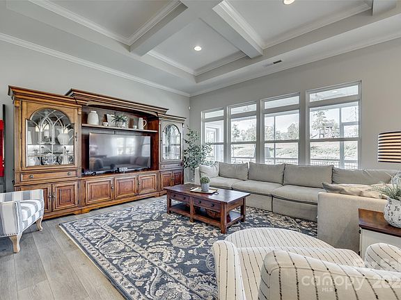 5th image of 2727 Watergarden St