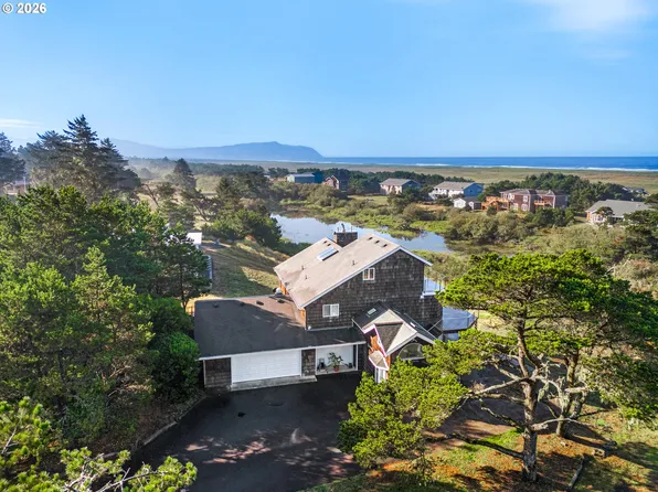 89610 Sea Breeze Dr, Warrenton, OR 97146