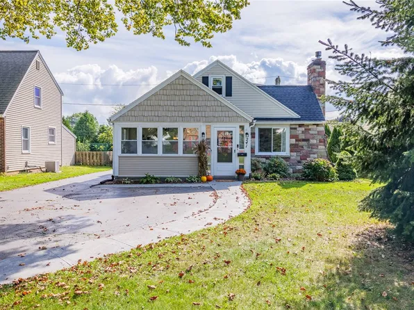 241 Thorncliffe Dr, Rochester, NY 14617