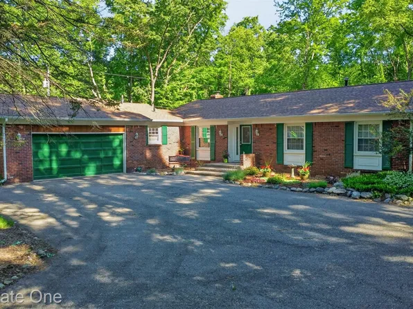5466 Grange Hall Rd, Holly, MI 48442
