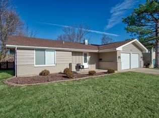 21W774 Buckingham Rd, Glen Ellyn, IL 60137