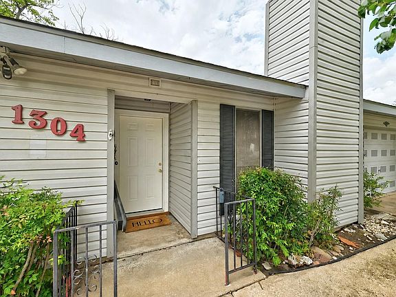 4th image of 1304 Harrison Ln