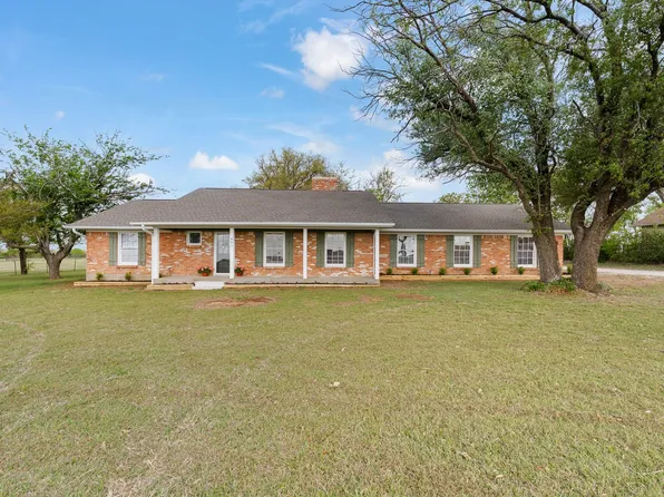 401 Edgewood Ln, Cleburne, TX 76031