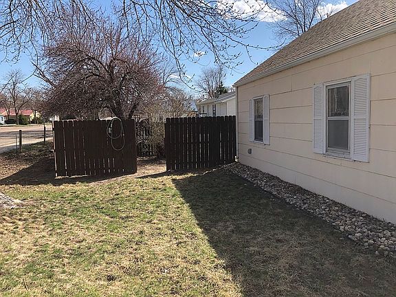 Entry to Backyard(East side)
