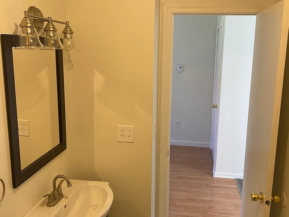 9-13 Nicholas Dr