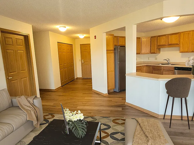 Lakewood Place Apartments — Photo 14