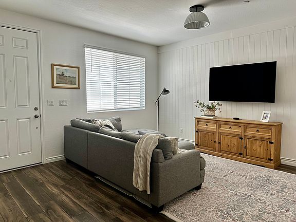 2nd image of 25 Barbara Ln