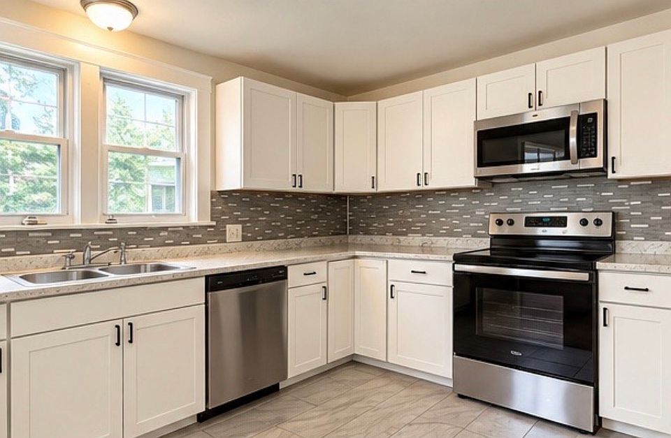 1st image of 555 Nott St Floor 2
