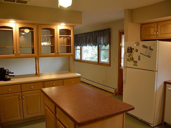 3rd image of 2202 River Hills Dr