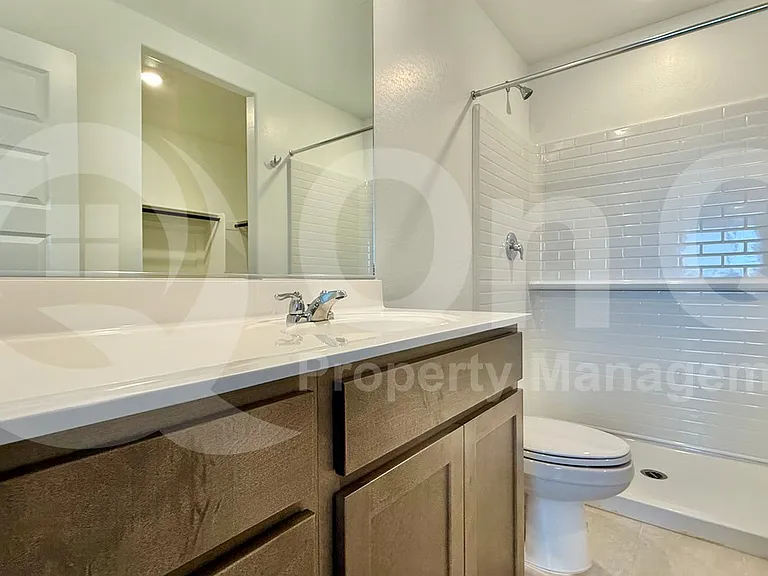 17408 N Del Mar Ave — Photo 17