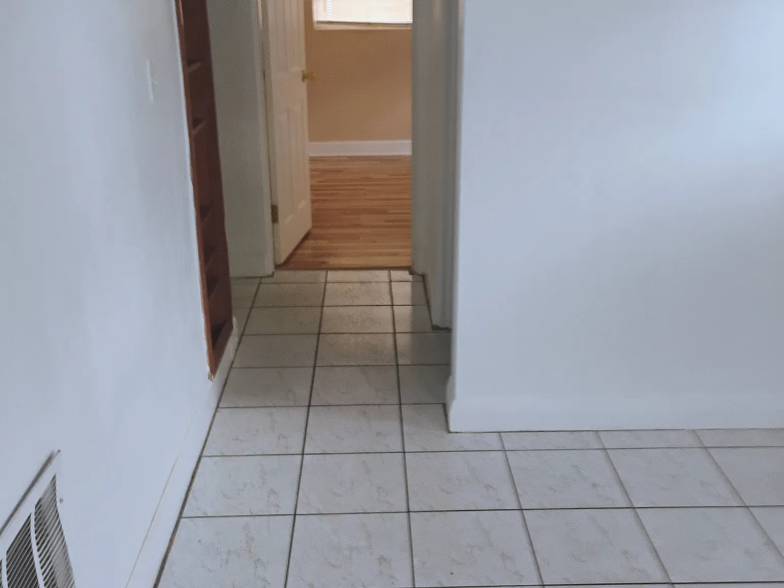 3 bed, 906 sqft, $1,400 — Photo 2