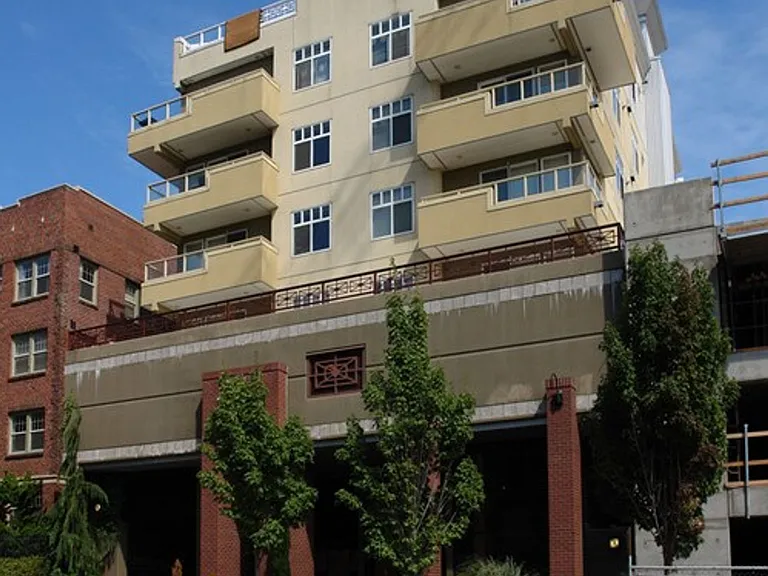 116 Warren Ave N — Photo 35