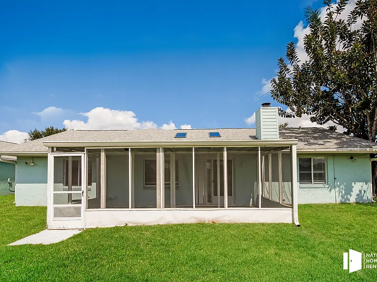 1081 Gary Dr — Photo 15