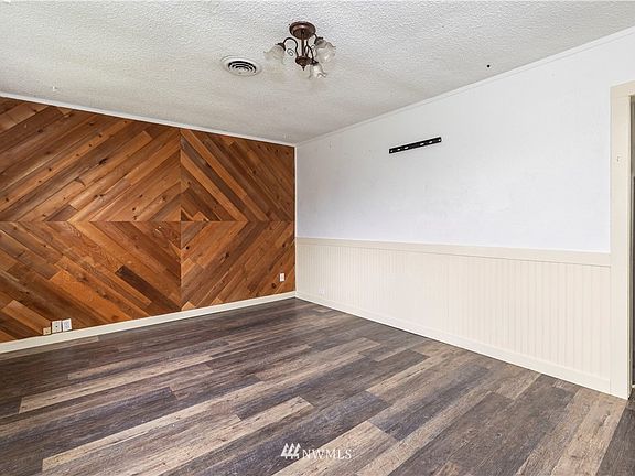 2nd image of 1604 Violet Meadow St S