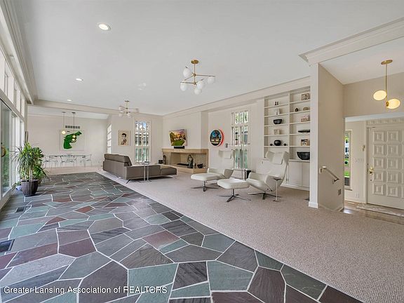 3rd image of 820 Southlawn Ave