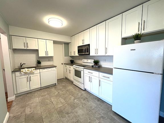 4th image of 2218 S Goebbert Rd APT 393