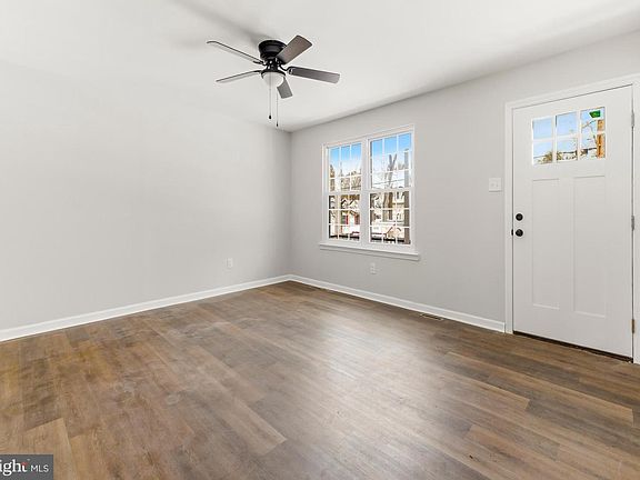 4th image of 16 E Woodburn Ave