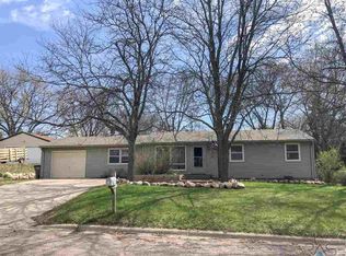 112 S 4th Ave, Brandon, SD 57005