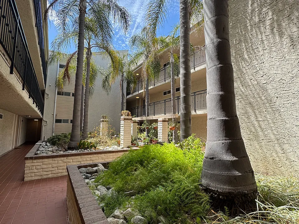 1885 Veteran Ave #103