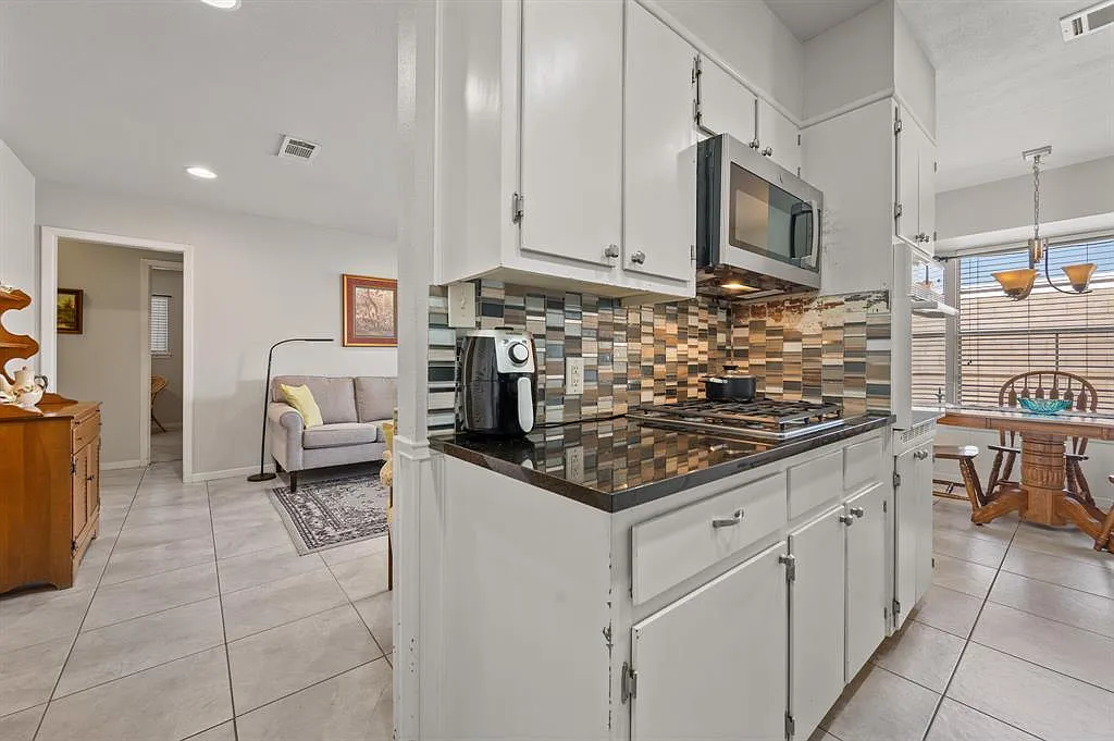 3 bed, 2.5 bath, 1000 sqft, $2,150 — Photo 4