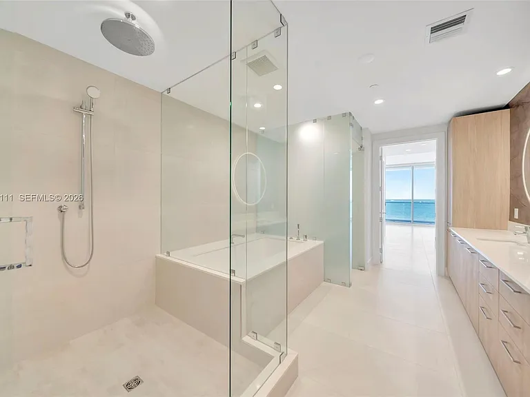 153 N Seabreeze Blvd #801 — Photo 18