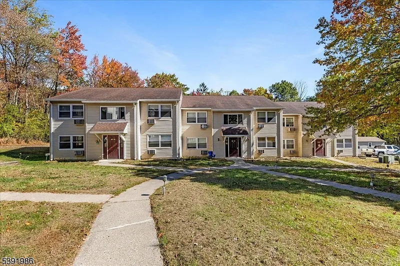 1 bed, 1.0 bath, $1,350 — Photo 2
