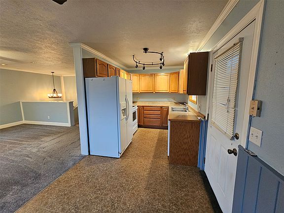 2nd image of 83 Indian Head Rd